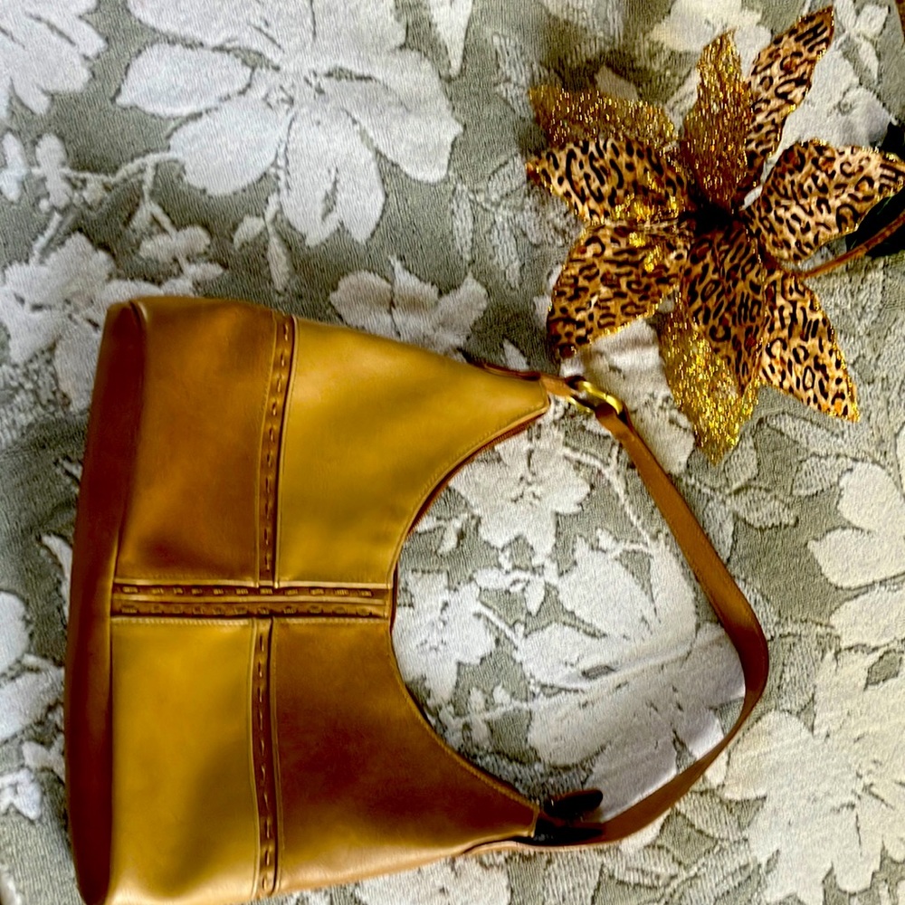 Beautiful leather handbag with creative stitching